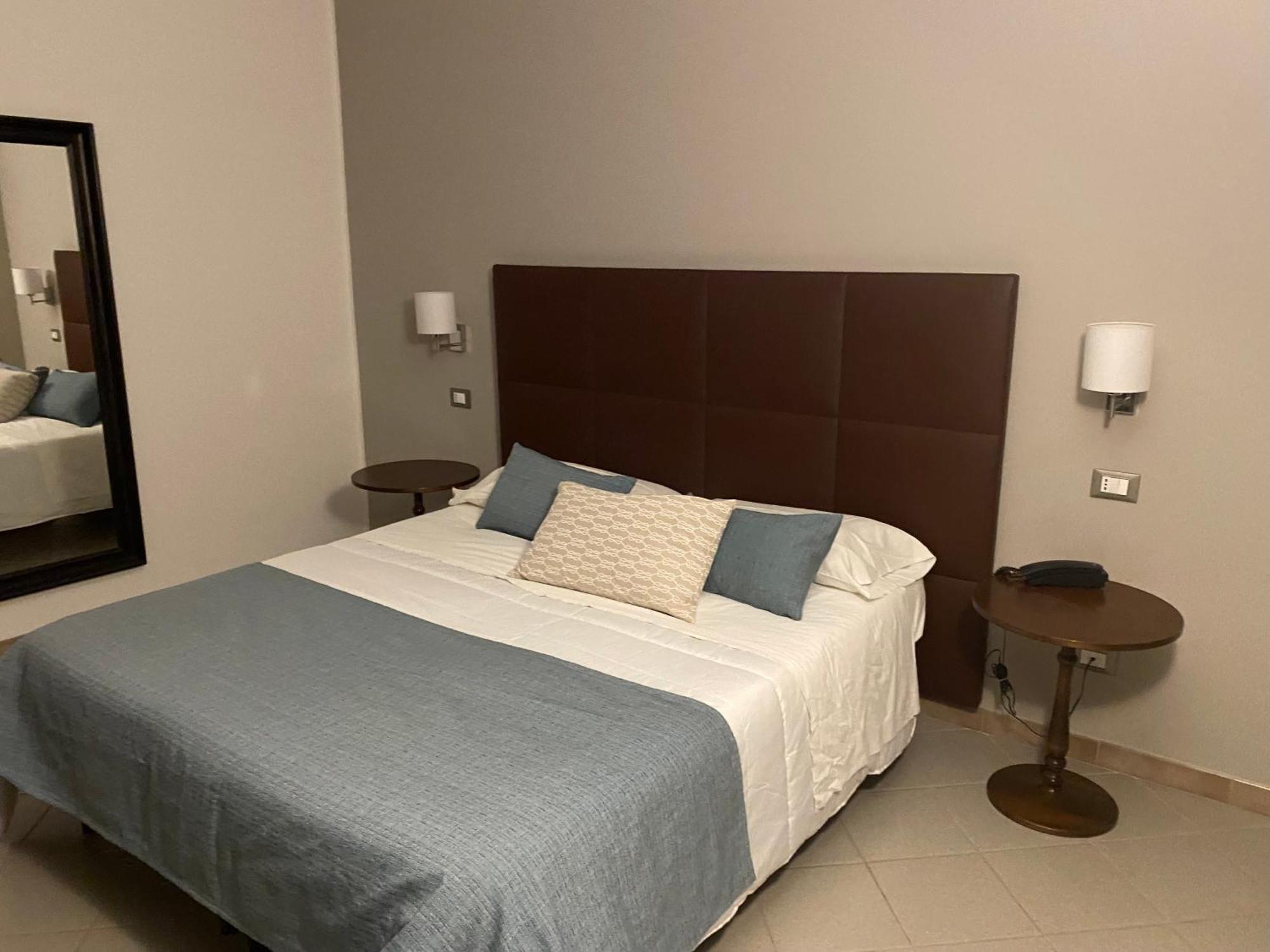 Hotel Moderno Trapani Bagian luar foto