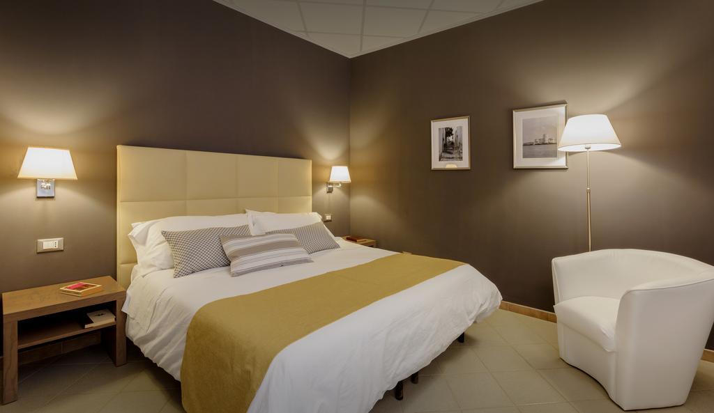 Hotel Moderno Trapani Bagian luar foto